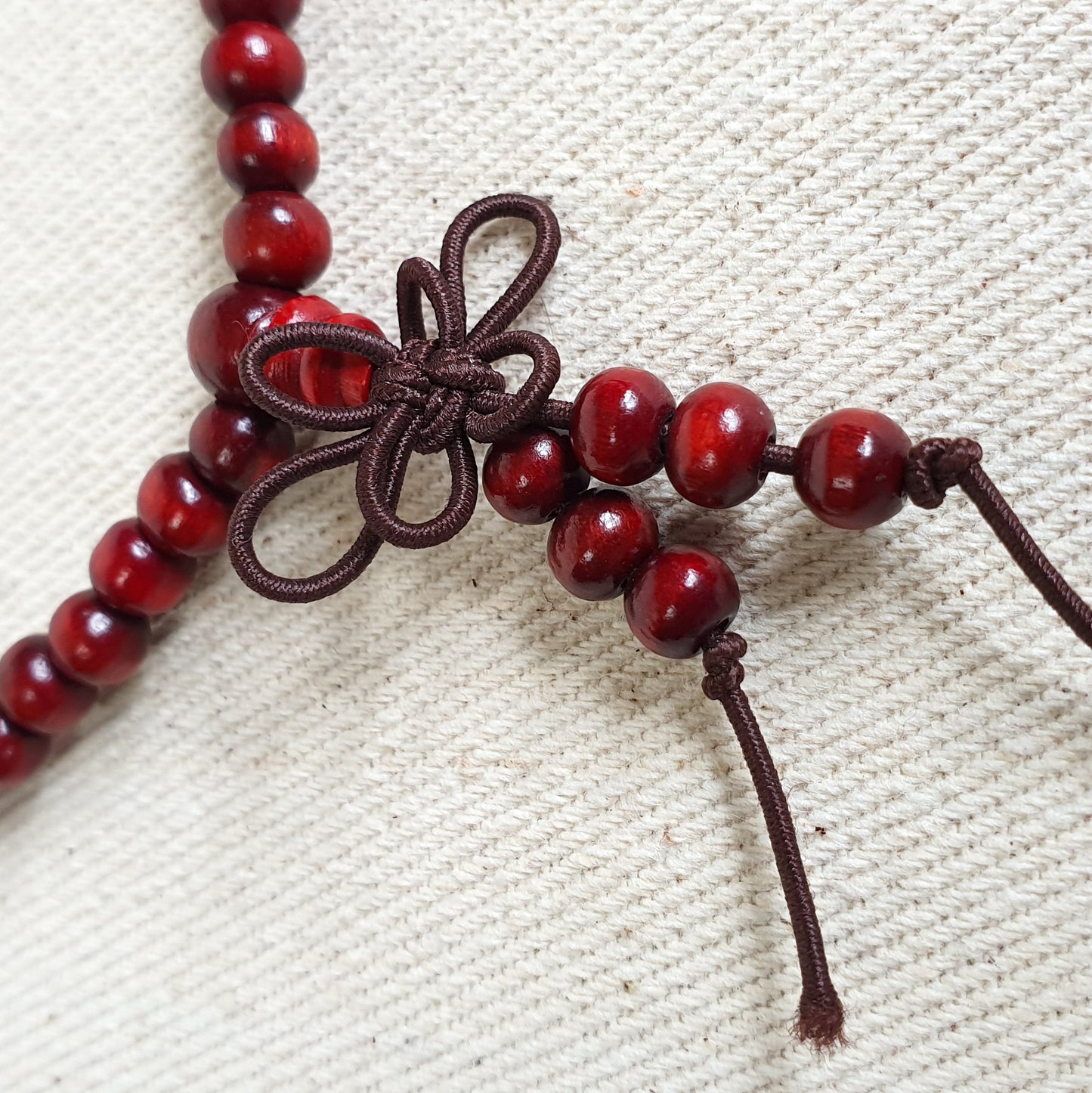 Wooden bead necklace knot elastic detail